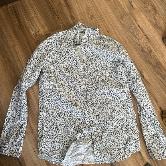 FRANK AND OAK CLOSET CLEANOUT - Picture 2 of 11